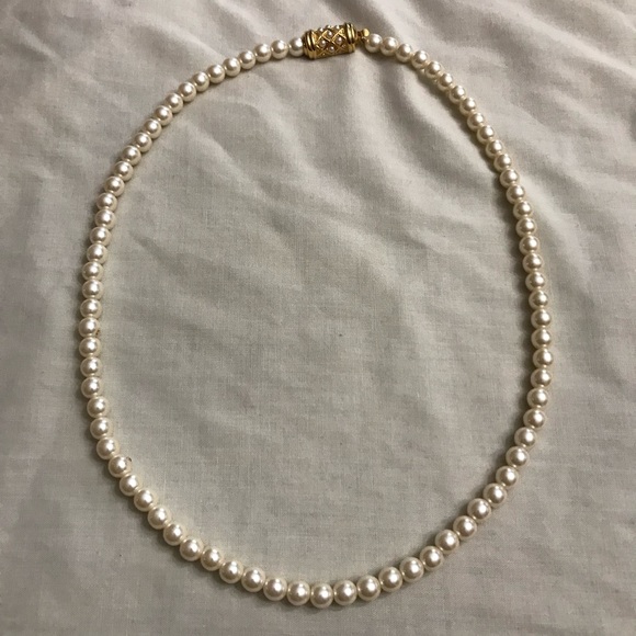 Richelieu Jewelry - Vintage Richelieu Pearl Necklace